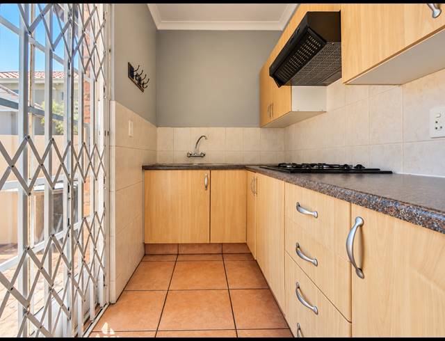 2 BEDROOM RETIREMENT UNIT FOR SALE IN THREE RIVERS EAST